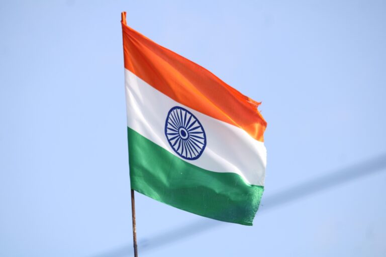 देश को मत बाटो – जाति, धर्म या राजनीति के नाम पर